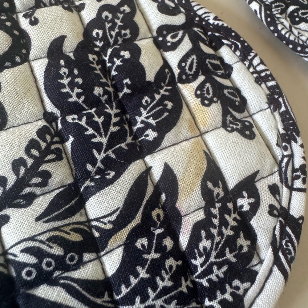 Vera Bradley Navy and White Quilted Coasters - Picture 4 of 4